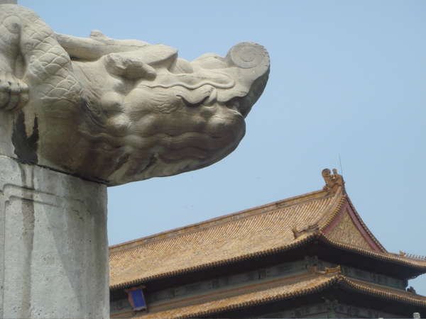 [dragon+and+roof+of+building.jpg]