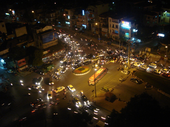 [TRAFFIC+AT+NIGHT+IN+HANOI.jpg]