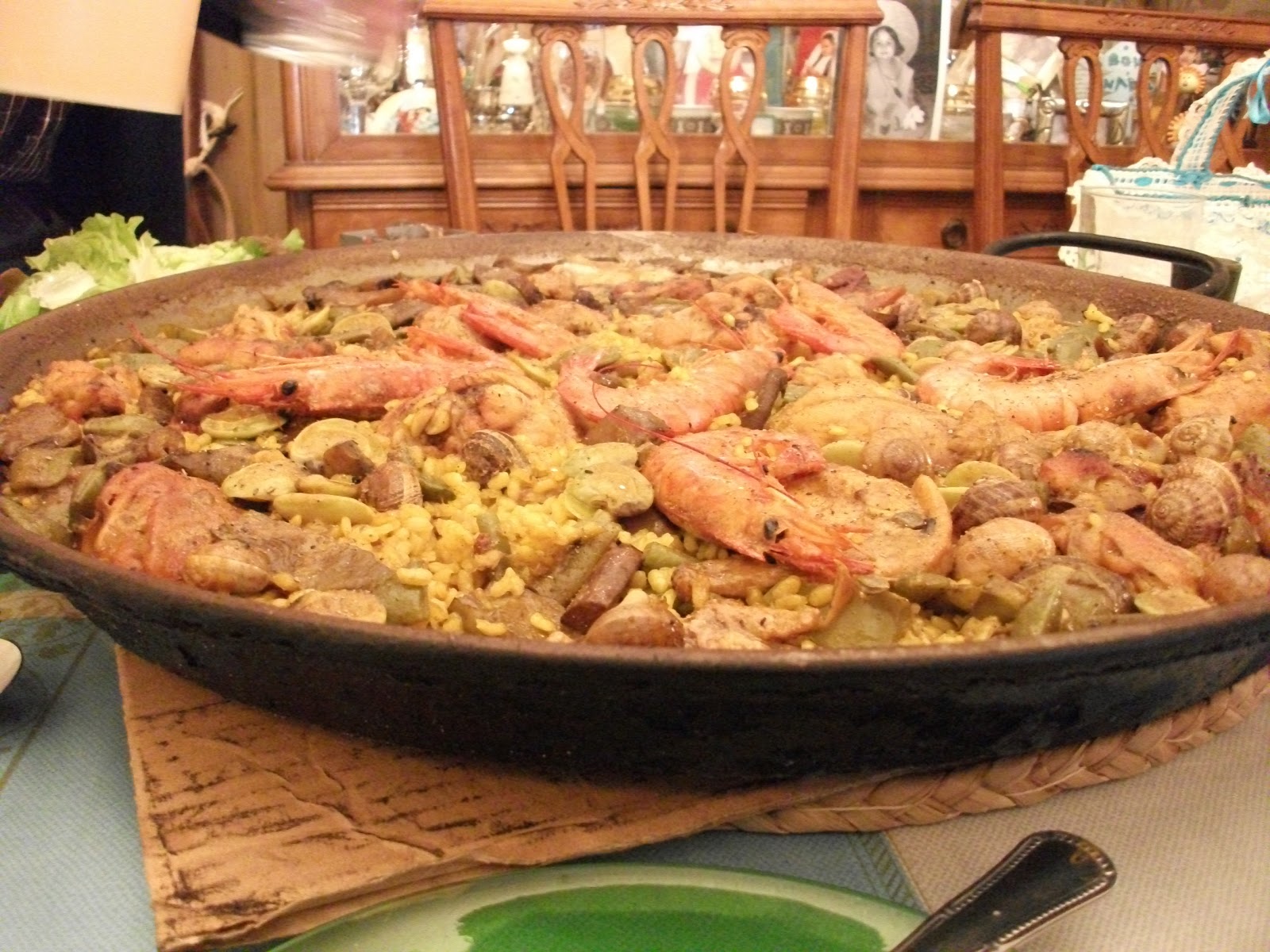 Paella with Chicken, Rabbit and Meat Balls