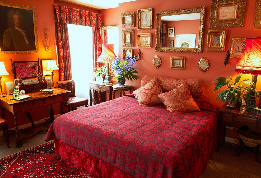 facts around us An Colorful Twist in a Truly British Home (London)