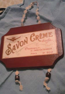 french label plaque