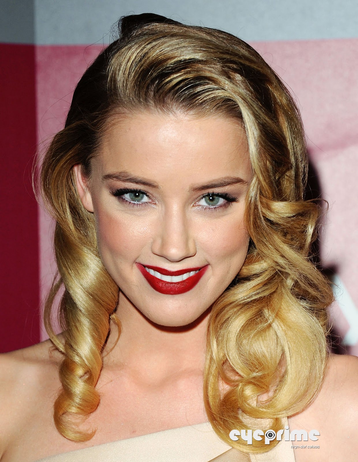 http://3.bp.blogspot.com/_8-P6pa6R66M/TTTaSjxzMtI/AAAAAAAAA1g/rQwPi1p_cR4/s1600/amber_eyeprime_95.jpg