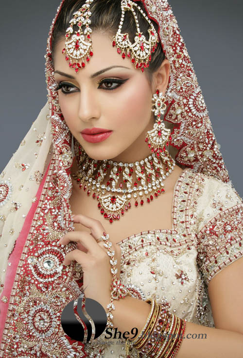 Latest%2BBridal%2BMakeup%2Bwww.She9.blogspot.com%2B(3).jpg