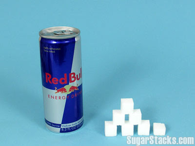 En Red Bull innehåller sju sockerbitar.