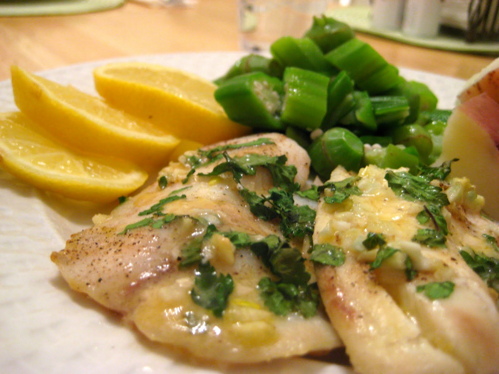Heads in the books, still time to cook.: Baked Garlic Lemon Tilapia