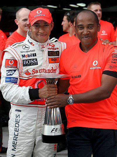 [anthony_lewis_con_copa.jpg]