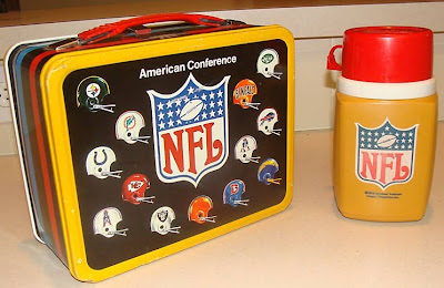 http://3.bp.blogspot.com/_8BVcGoREYwc/SrWnh9nk_LI/AAAAAAAAEiI/j-ewEpV0fZU/s400/1975+NFL+Lunchbox+AFC.JPG