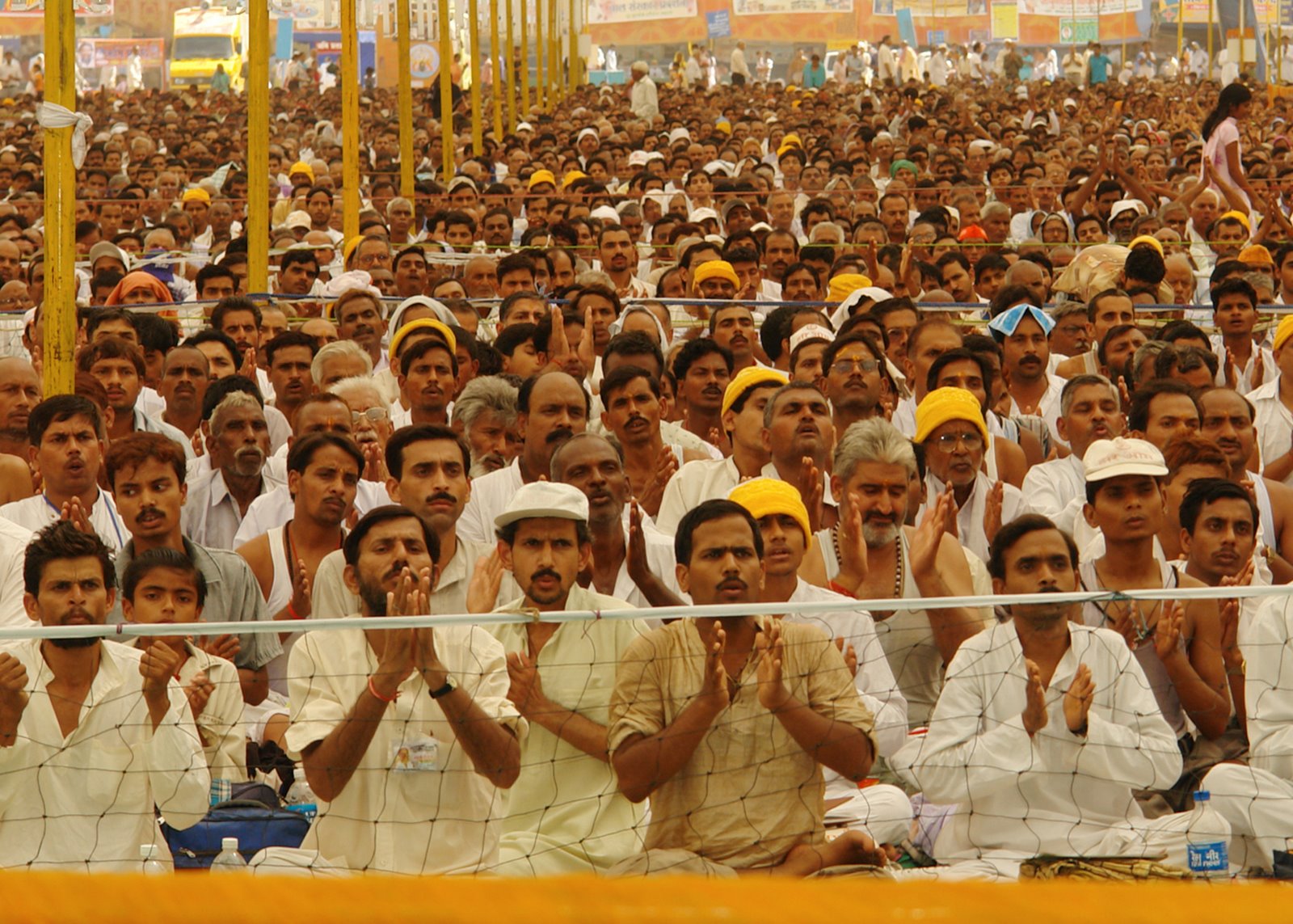 [AsaramBapuCrowd.jpg]