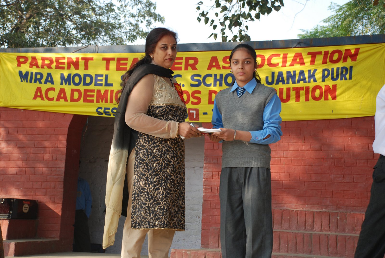 [SakshiSCHOLAR-08.jpg]