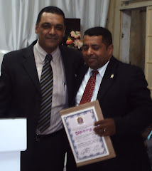 Pr. Edilson Ferreira dos Santos Recebendo o Certificado de Bacharel da Faculdade Teologica Fatesb