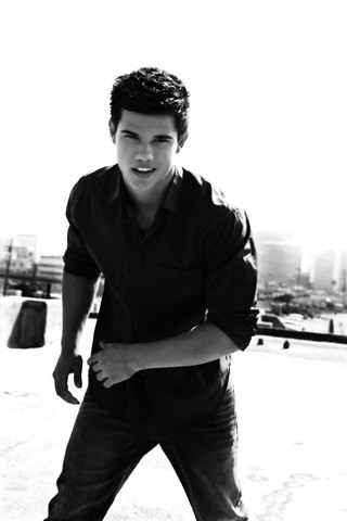 [Taylor-Lautner-Mens-Health-3.jpg]