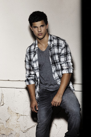 [Taylor-Lautner-Mens-Health-4.jpg]