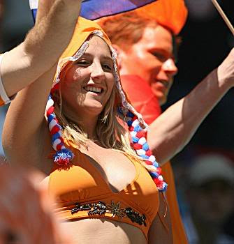 Holland female football fans