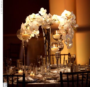 [white+floral+centerpiece+for+wedding.jpg]