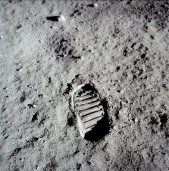 [Firstfootprintonthemoon1969.JPG]