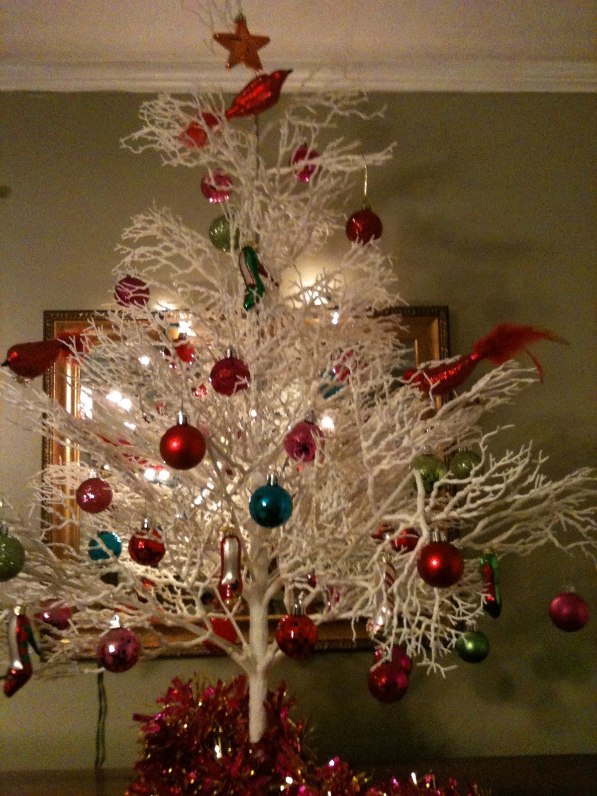 Fabulous Finds & Unique Treasures: Non-traditional Christmas Decorating