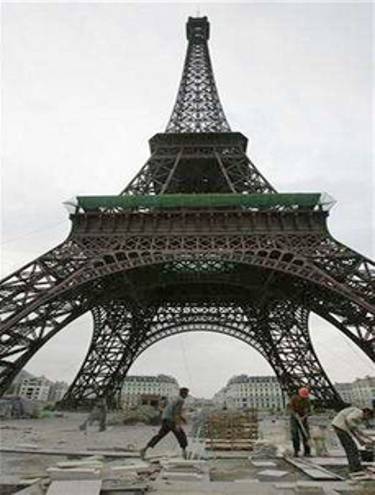 [torre+Eiffel+China.jpg]