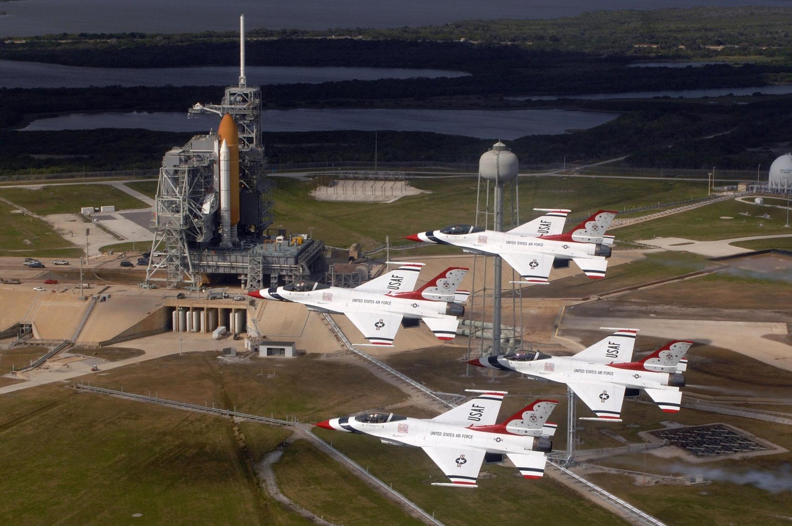 [Tbirds+Space+Shuttle.jpg]