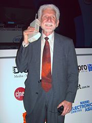 [180px-2007Computex_e21Forum-MartinCooper.jpg]