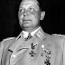 Göring ayudado por unos judíos