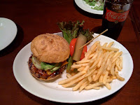 チェルシー マーケットのアボカド チェダー チーズバーガーを食べた感想。