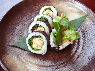 Spicy Grilled Salmon Salad Roll!