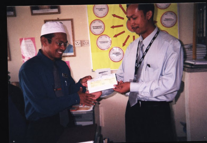 Guru Besar Sk Serting Hilir Kompleks menerima RM750, ganjaran anaknya cemerlang dalam PMR 8A