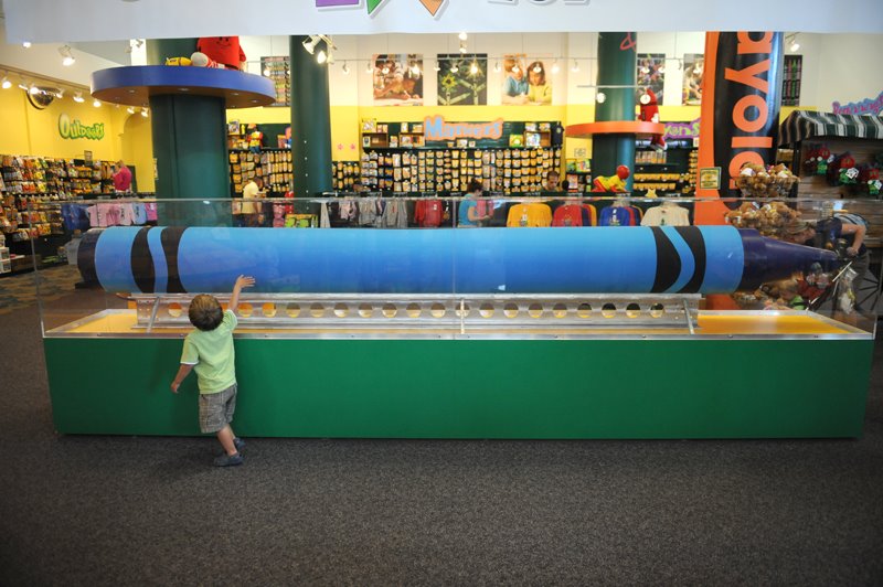 pugliese kids The largest crayon in the world!!