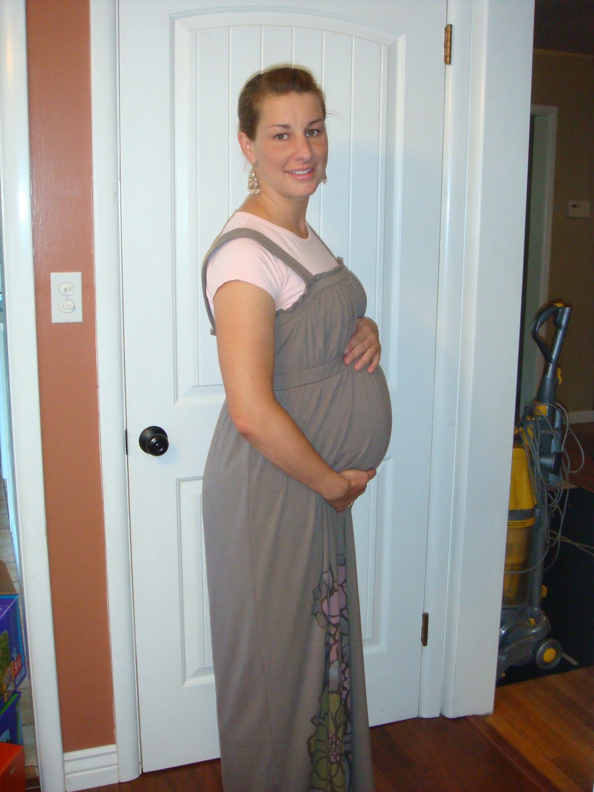 http://3.bp.blogspot.com/_8n6v9w--Jgc/TJquj4e_yDI/AAAAAAAAFSU/iUTummkAT3w/s1600/pregnancy+week+38+003.jpg