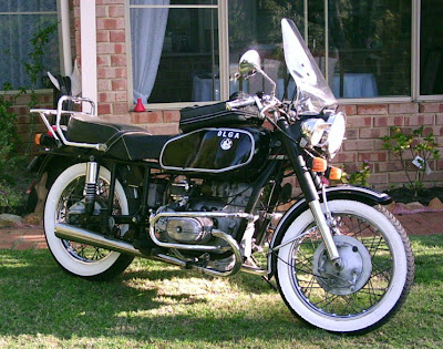 mb_tire_paint_Ural_1983_Walter_Nicholl_Australia.jpg