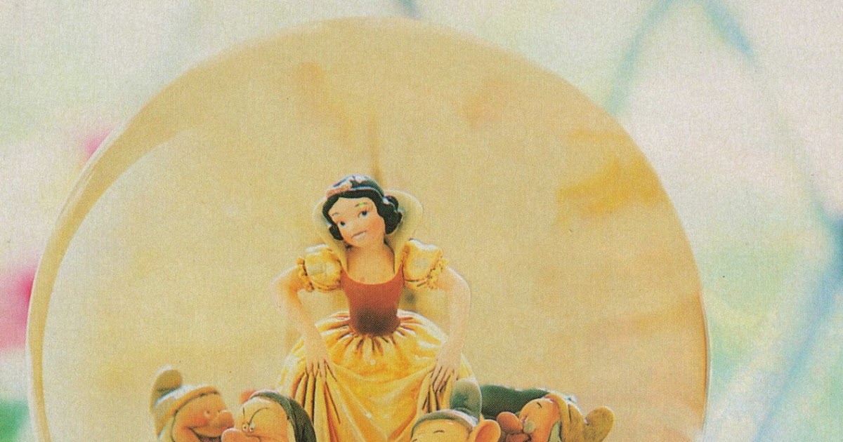 Disney Snowglobes Collectors Guide Snow WHite movie poster Snowglobe