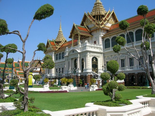 [royal+grand+palace7.bmp]