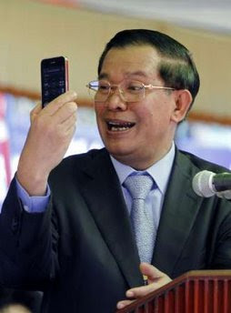 Hun+Sen+and+score+%28Reuters%29.jpg