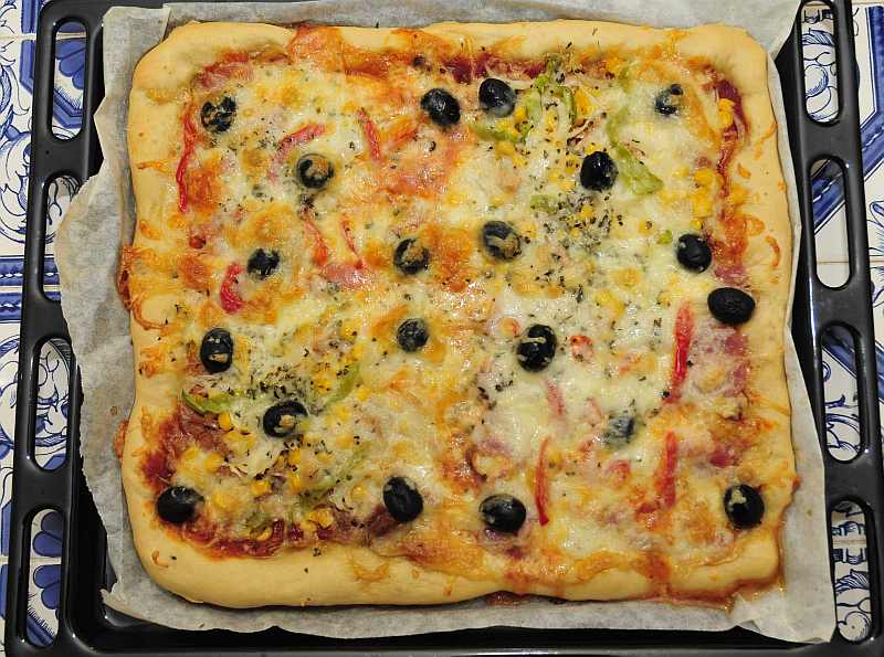 [pizza.jpg]