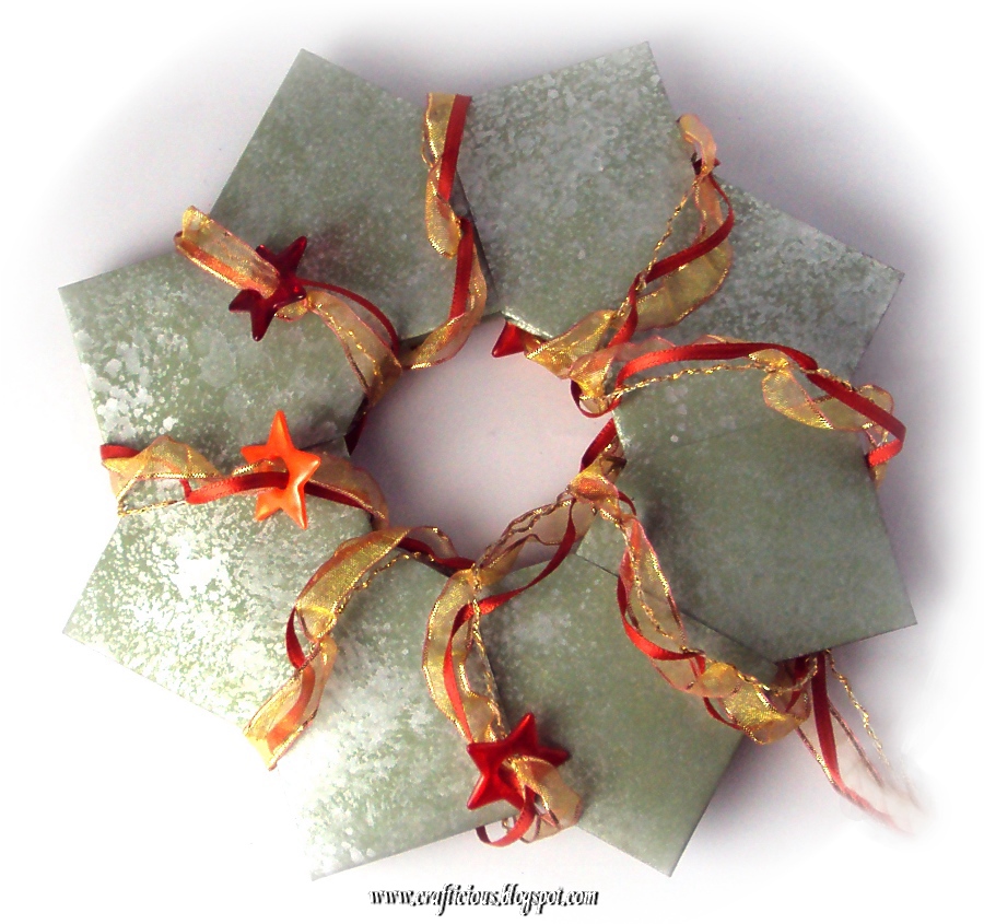 crafticious: Christmas Paper Wreath &amp; Flower Tutorial