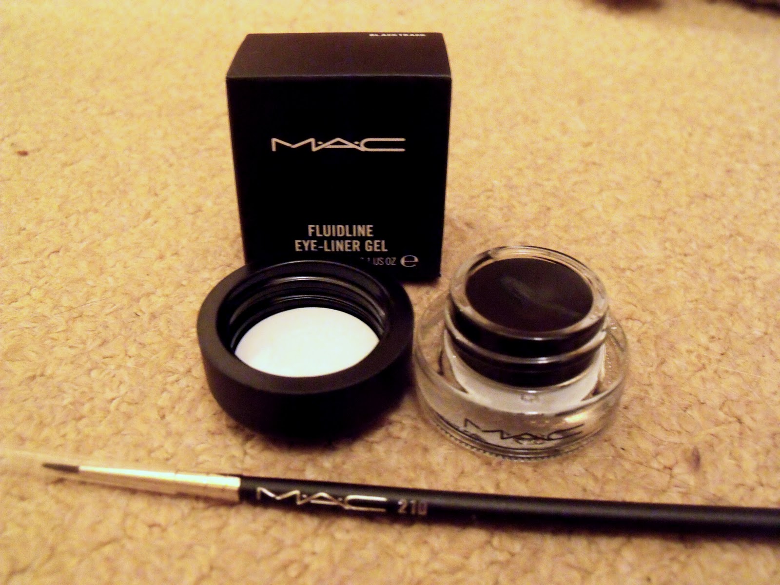 MAC Gel EyeLiner review.