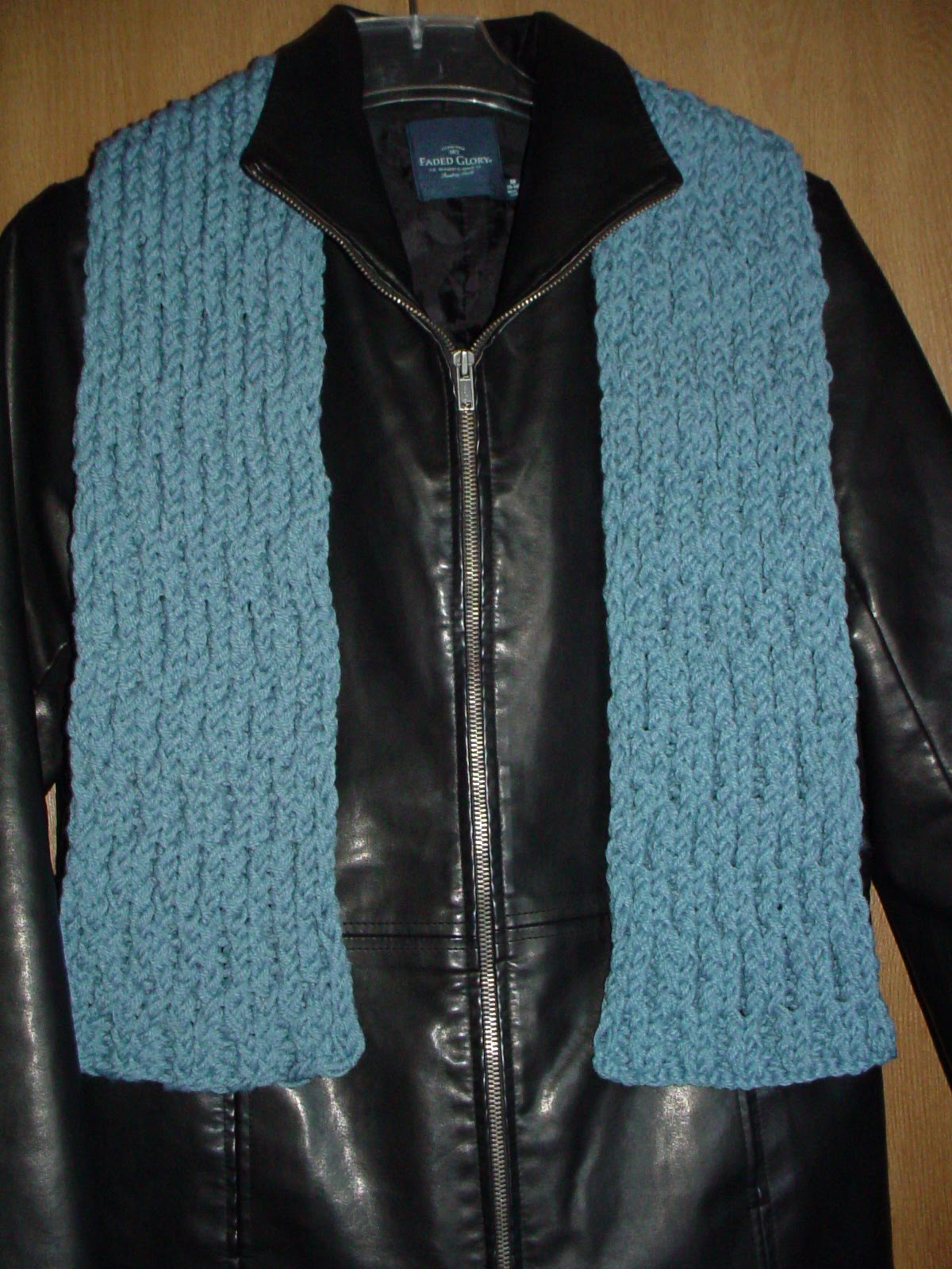 The Knifty Knitter: Blue scarf on the 9.5 inch long Knifty Knitter loom