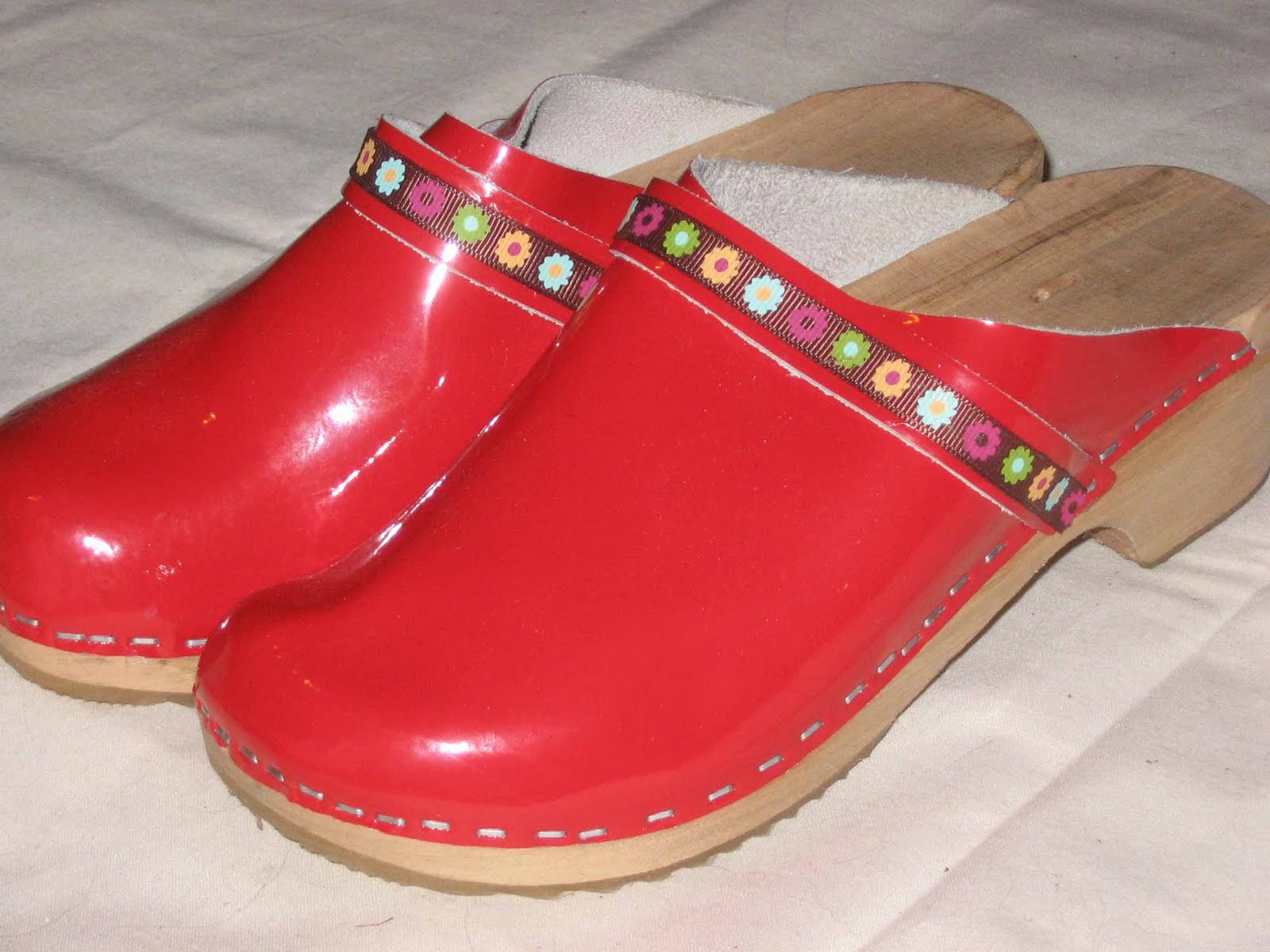 LET THEM EAT SHOES Socks n Clogs