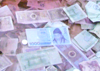 1000 Yuan Bill at Lama Temple
