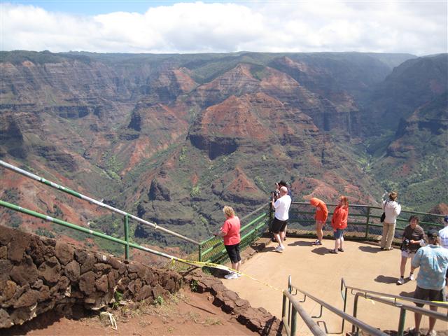 [Pat+at+Waimea+Canyon+(Small).jpg]