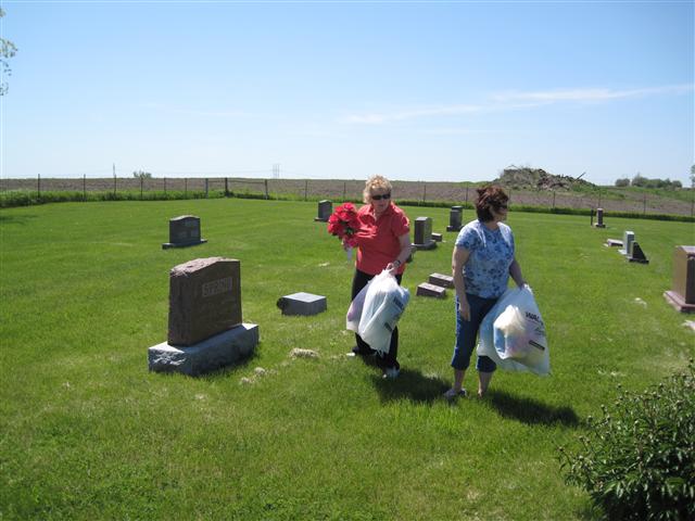 [Flowers+at+Methodist+Cemetery+(Small).jpg]