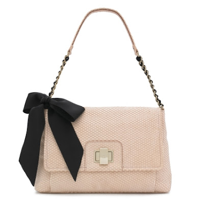 The Look For Less Classic Flap Bag Une Femme D Un Certain Age