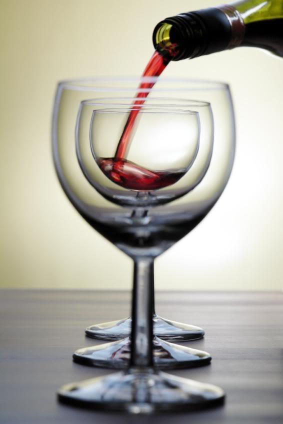 [red_wine_in_marching_glasses.jpg]