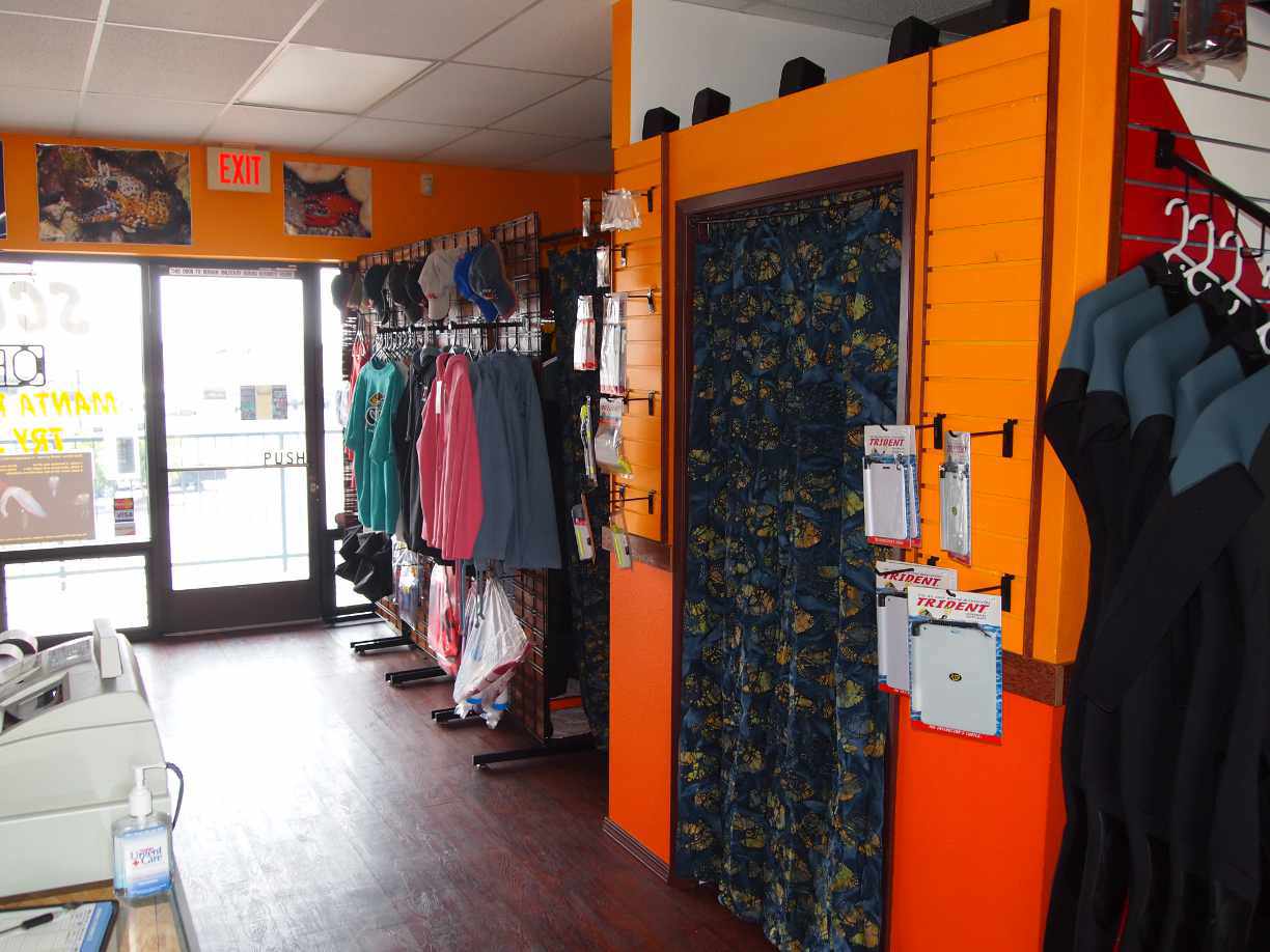 A Kona Hawaii Scuba Diver blabbers on There's a new dive shop/scuba