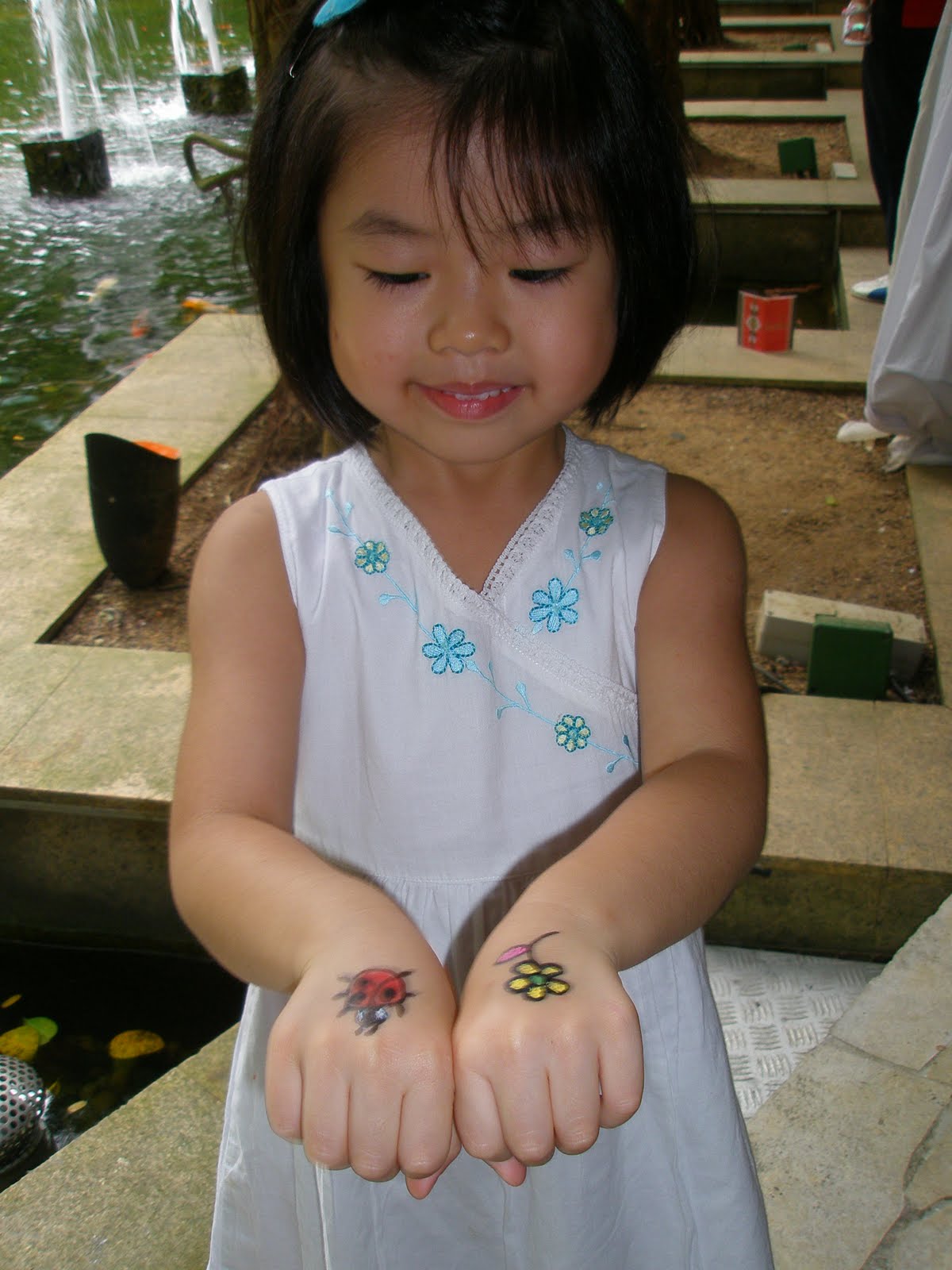 [Lemon+grass+with+dad+and+mum+023.jpg]