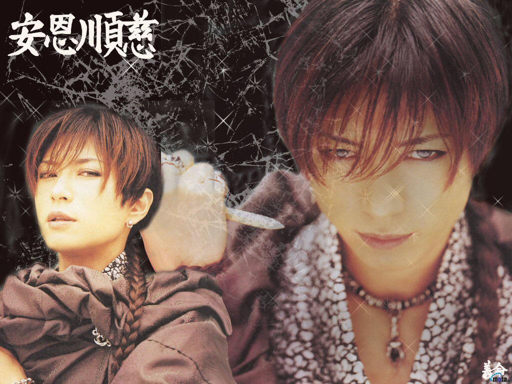 [wall_gackt_025.jpg]