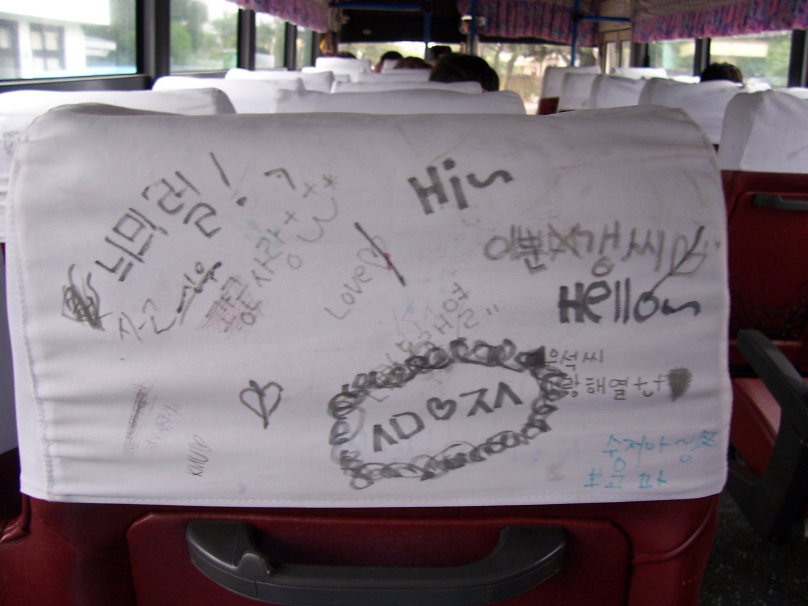 [bus+graffitti.JPG]