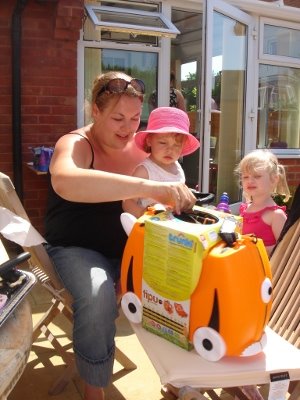 [5-islaopeninggift.JPG]