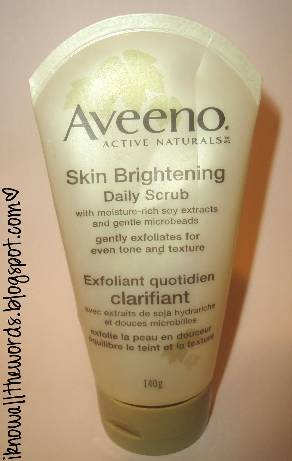 Review Aveeno Skin Brightening Daily Scrub I Know all the Words