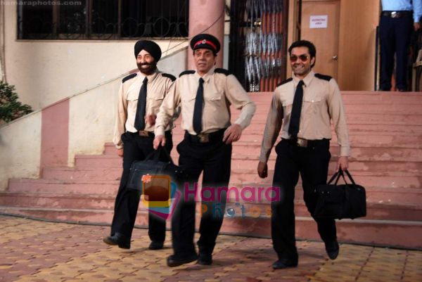 Yamla Pagla Deewana, movie